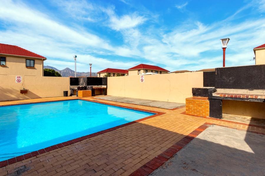 3 Bedroom Property for Sale in Guldenland Western Cape